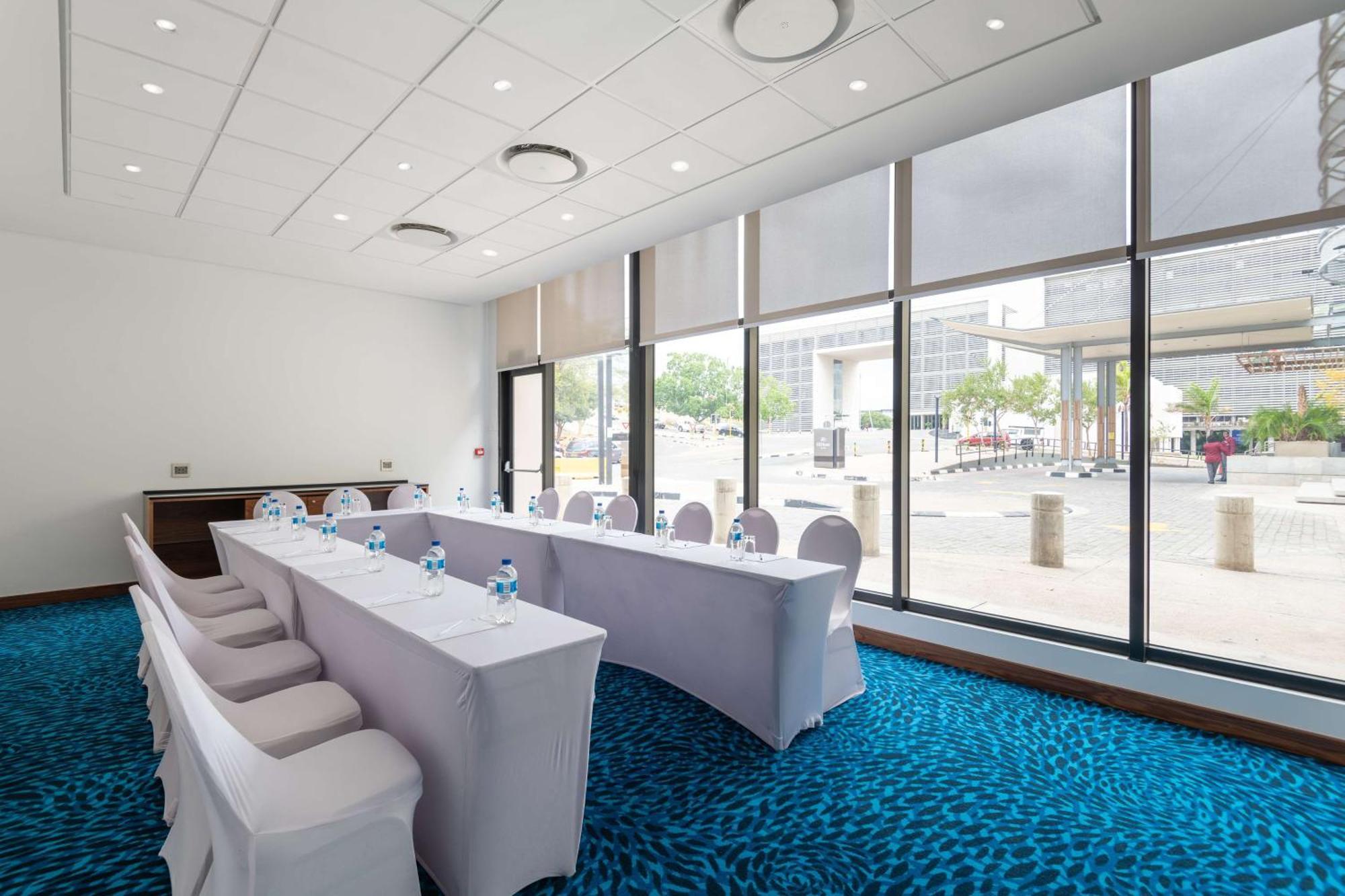 Hilton Garden Inn Windhoek Eksteriør billede